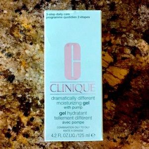 Clinique Dramatically Different Moisturizing Gel